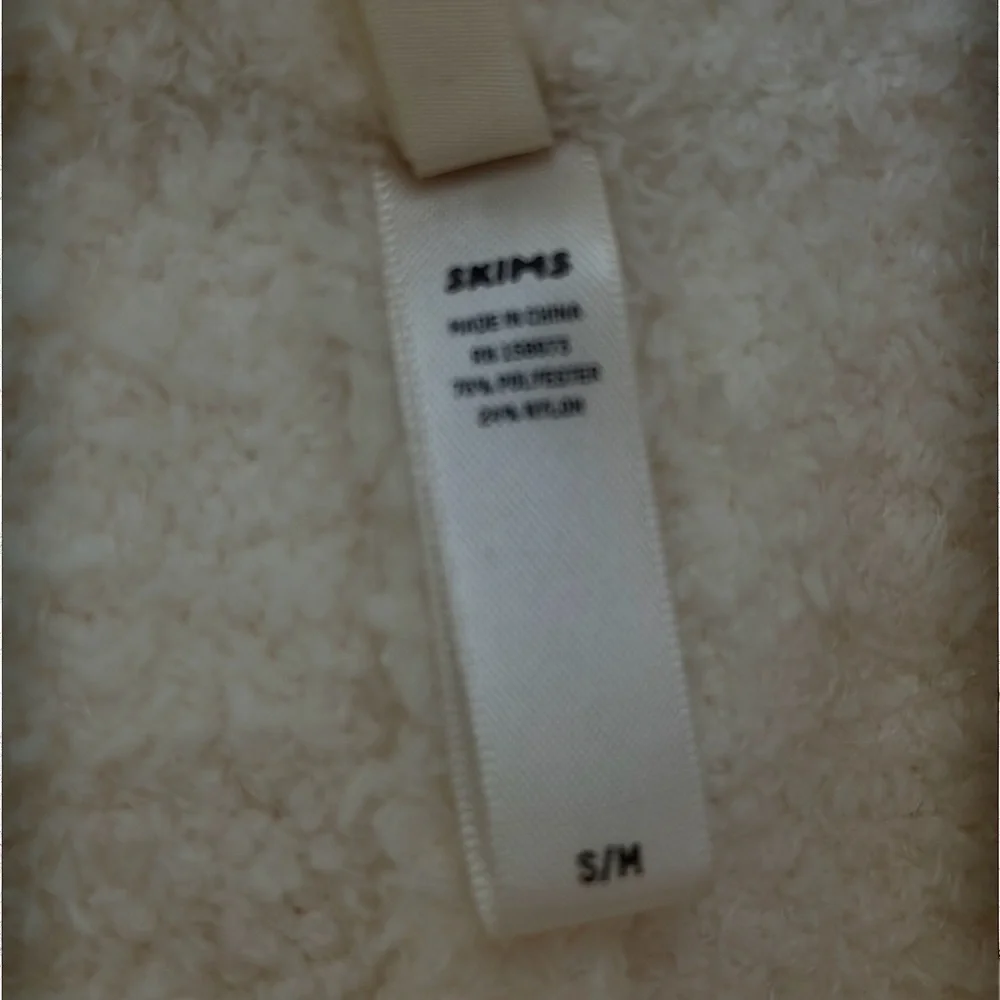 SKIMS Ivory Plush Loungewear Set - Picture 4 of 4